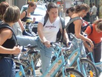 Vom Dorfmobil Klaus bis zur wiedererweckten Eisenbahn Meran-Mals - Sanfte Mobilitätsformen fördern den Tourismus in abgelegenen Gebieten