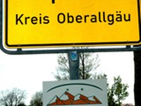 Feierliche Übergabe der Netzwerk-Tafeln in Wildpoldsried/D