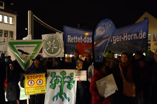Bürger zeigen Flagge für das Riedberger Horn