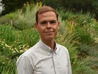 Standpunkt: Gleichstellung für Zug und Lastwagen!