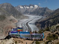 A journey to the heart of the glaciers