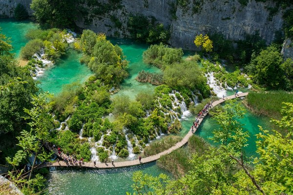 Climate bridges to south-eastern Europe