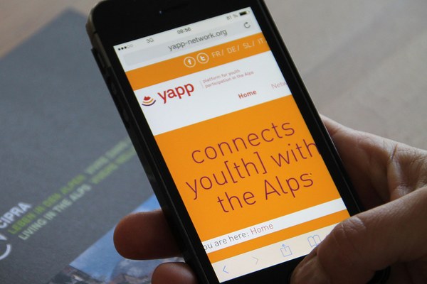 Une plate-forme en ligne renforce la participation des jeunes dans les Alpes