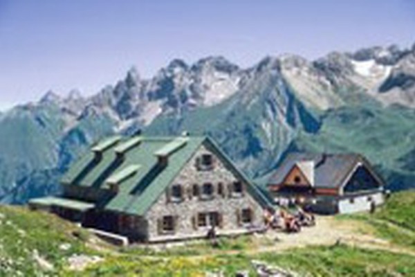 Des cabanes de montagne plus écologiques
