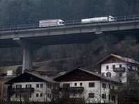 Le trafic de transit bientôt régulé dans toutes les Alpes ?