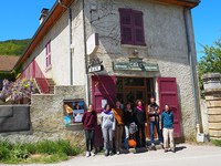 Une épicerie-bar collectivement réinventée