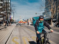 «Perfino gli/le automoblisti/e beneficiano della bicicletta»