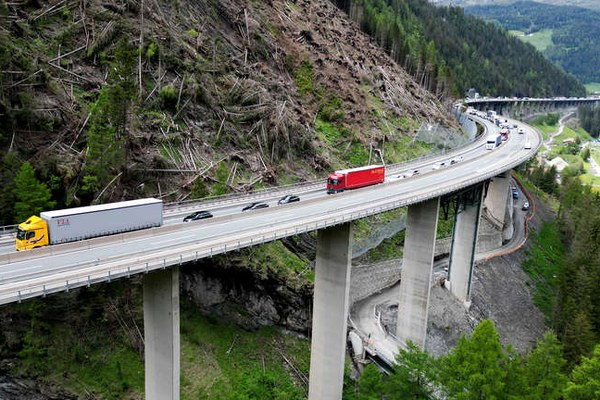 Lettera aperta: Protezione delle Alpi dal traffico di transito eccessivo