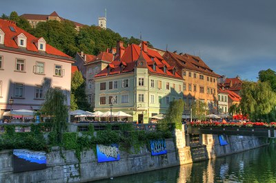 Dve mesti na poti do uspeha