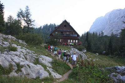 Kaj se dogaja na Koči pri Triglavskih jezerih z odpadnimi vodami?