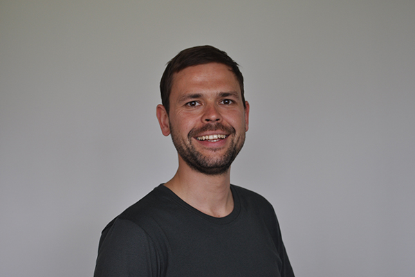 Stališče: Od besed k dejanjem